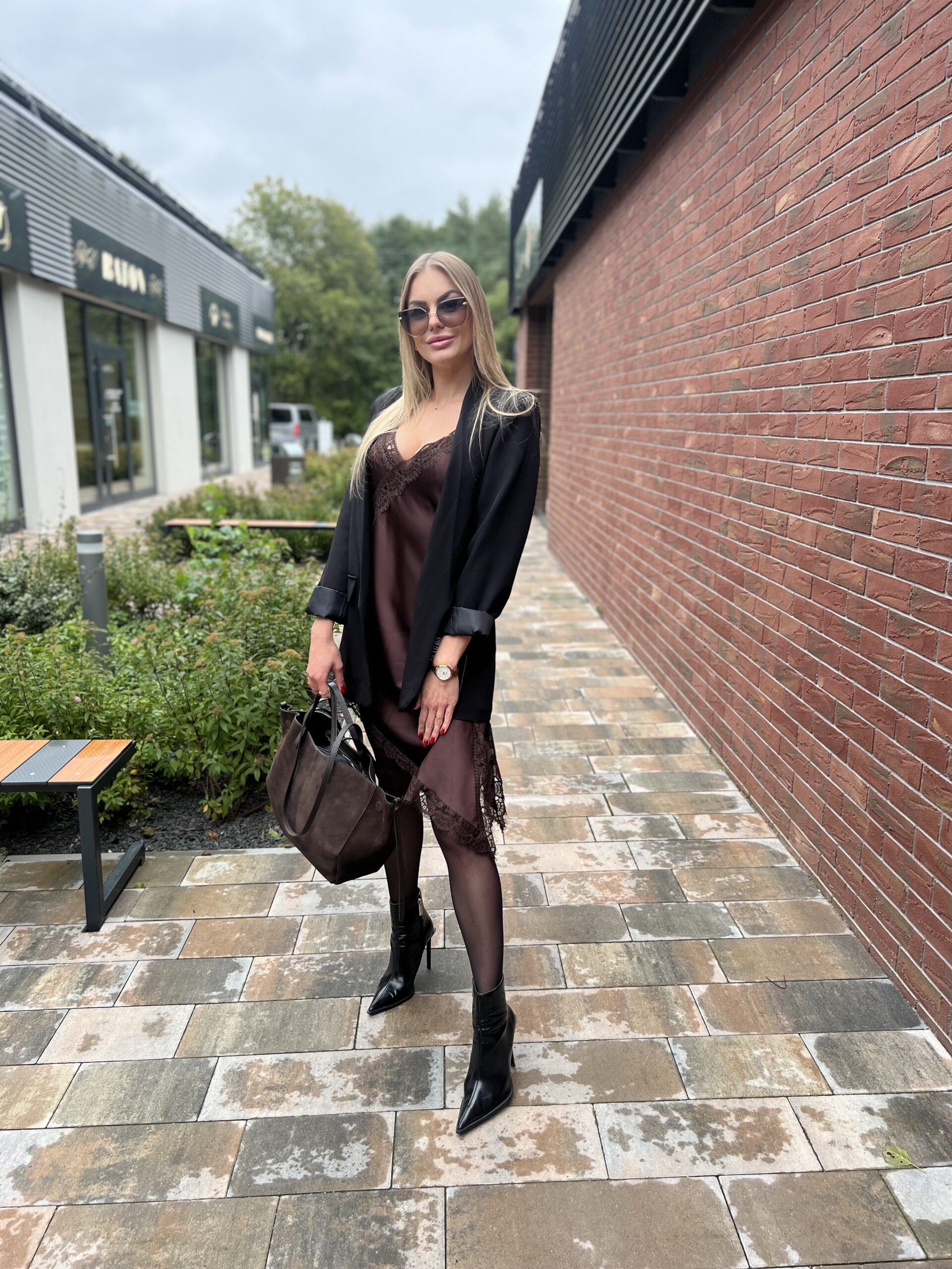 SUKIENKA KORONKA SATYNOWA – CZEKOLADOWA