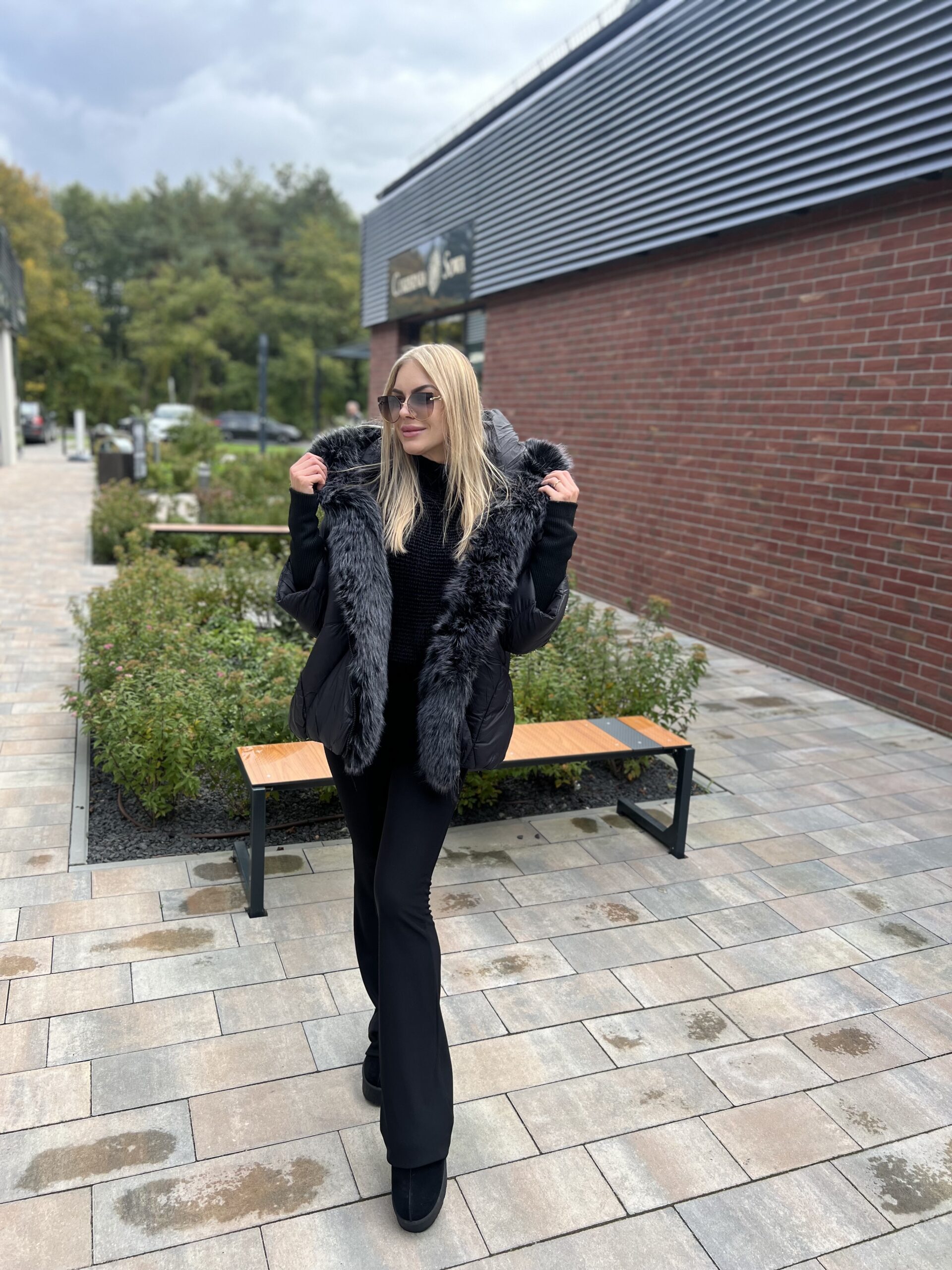 KRÓTKA CZARNA KURTKA