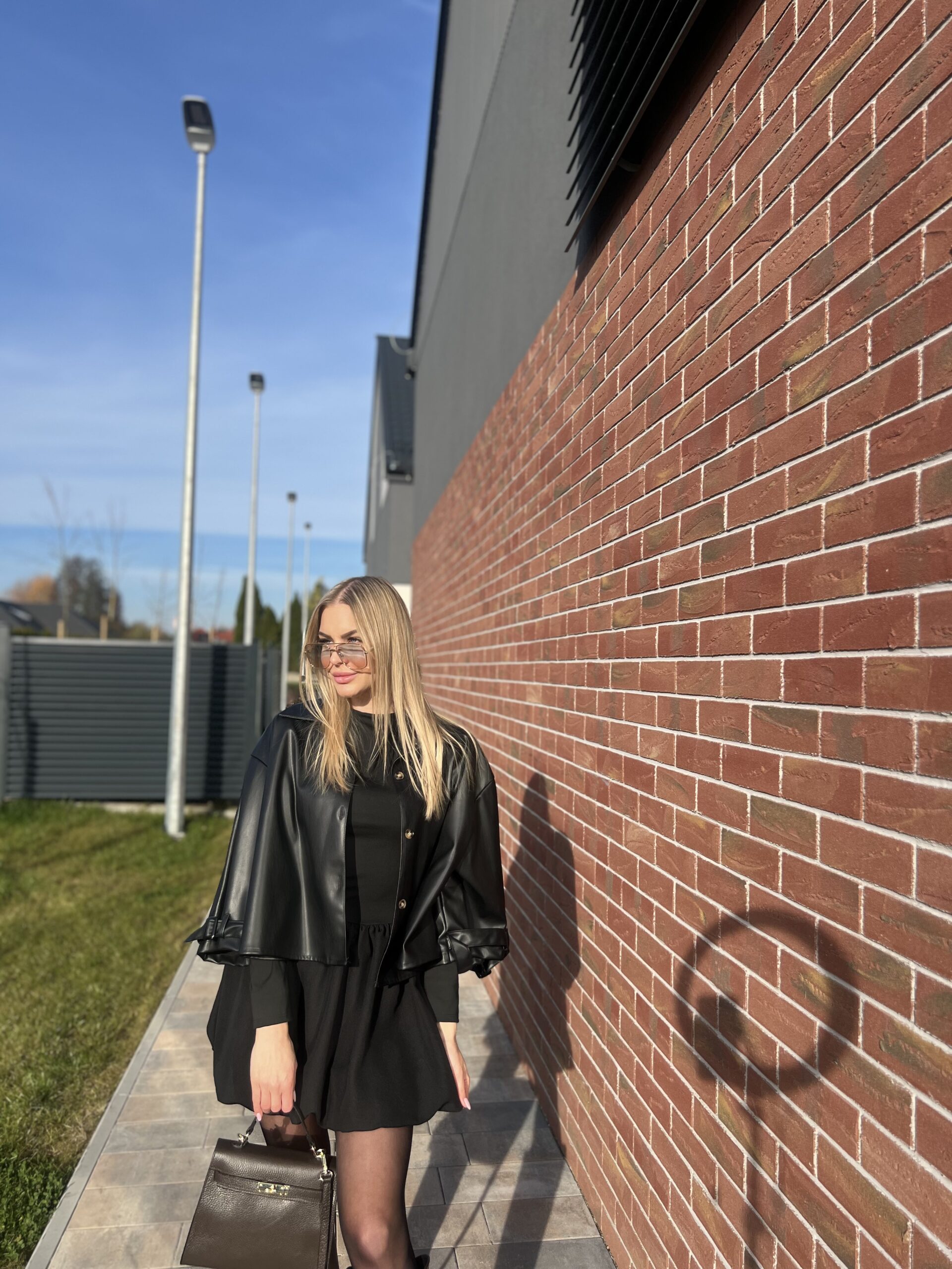 KURTKA CZARNA NA GUZIKI