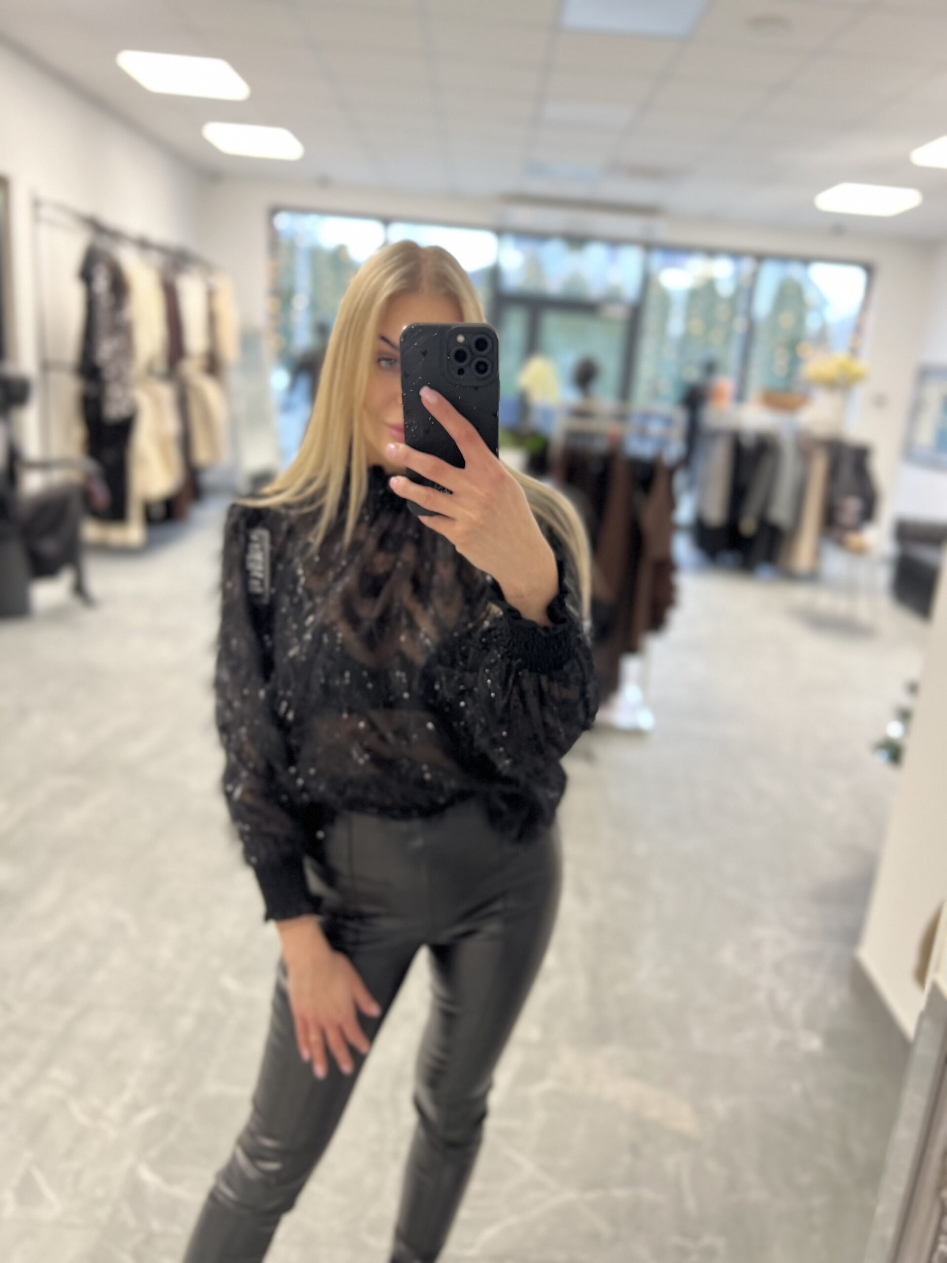 KOSZULA Z OZDOBNYMI AKCENTAMI