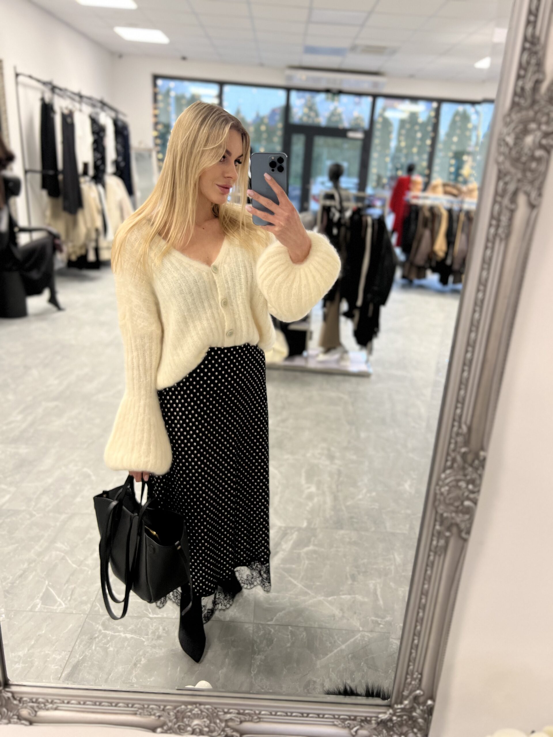 SPÓDNICA W BEŻOWE GROSZKI Z KORONKĄ