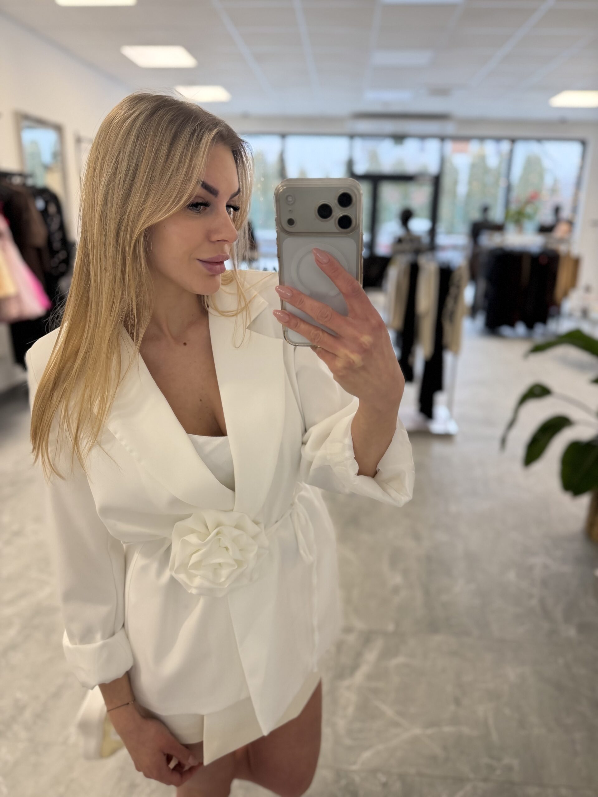 ELEGANCKA MARYNARKA Z RÓŻĄ BIAŁA