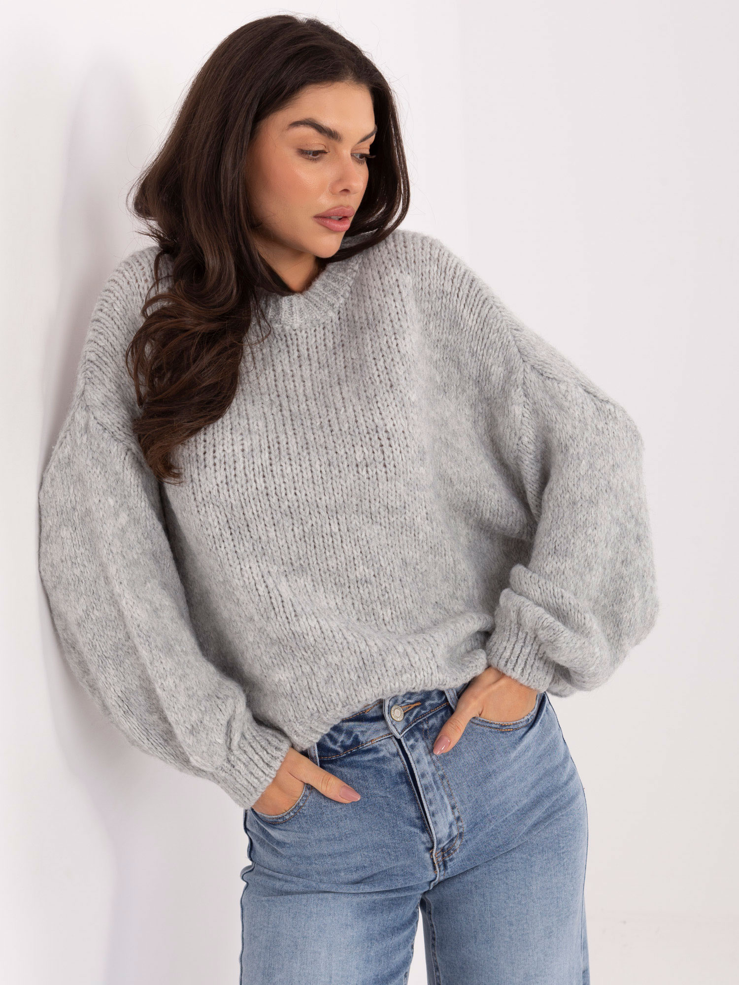 SWETER O GRUBYM SPLOCIE SZARY